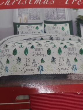 NWT! Avanti Festive Winter Holiday Cozy Reversible King Size Quilt Set with sham